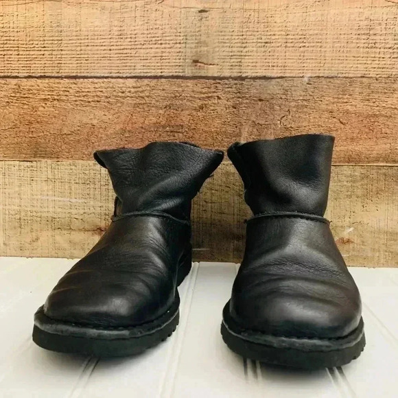 Ugg classic unlined mini leather winter boot - Picture 3 of 6